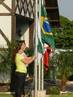 Hasteamento da Bandeira por estudantes do CE Quatro Pontes, em Quatro Pontes.