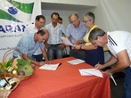 NRE assina R$ 2,1 milhes em contratos da Agricultura Familiar